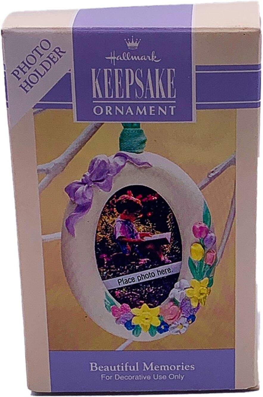 1993 Hallmark Keepsake Easter Beautiful Memories Photo Holder Ornament in Box